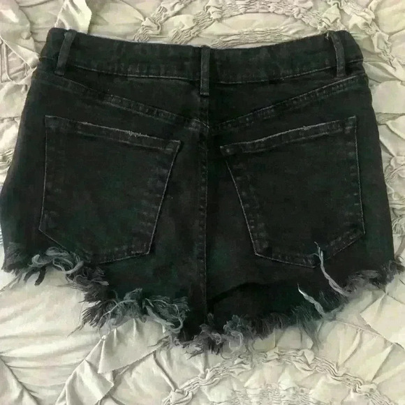 Zara High Rise Shorts in Black - Picture 2 of 4